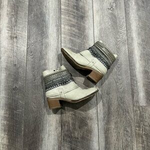Carlos‎ Santana Tan Heeled Booties